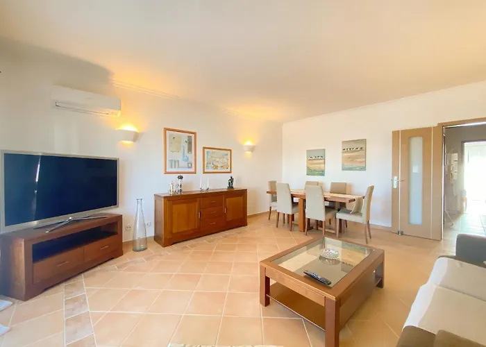 Charming With Panoramic View And Pool #1932 דירה