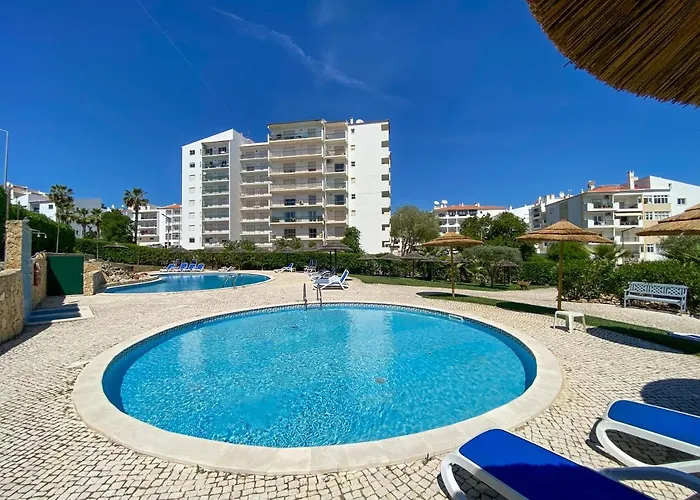 Charming With Panoramic View And Pool #1932 דירה