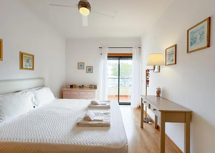 Charming With Panoramic View And Pool #1932 דירה